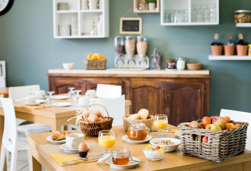 호텔 Domaine De Garabaud