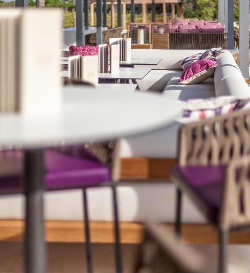 هتل Domaine De Verchant & Spa   Relais & Châteaux
