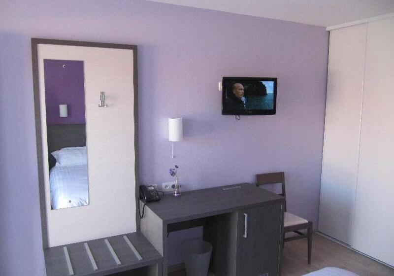 فندق Hôtel Cantal Cottages