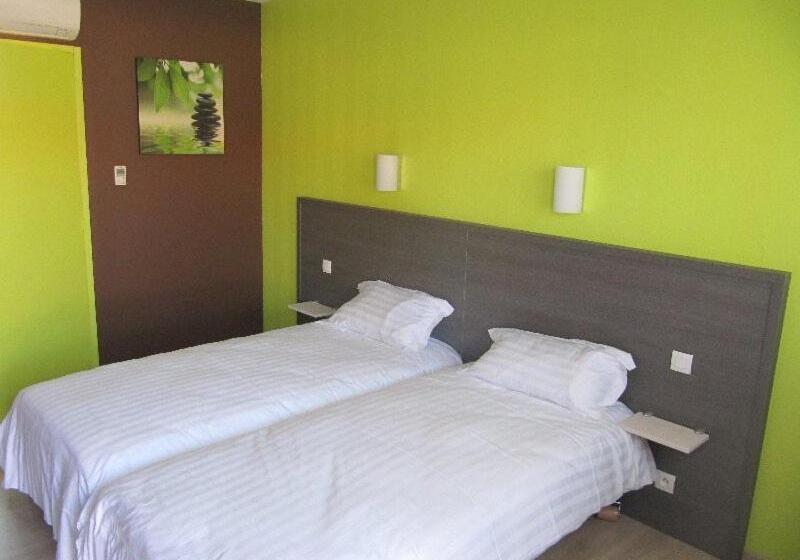 فندق Hôtel Cantal Cottages