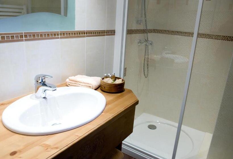 בית מלון כפרי Hôtel Chalet Les Ecureuils Restaurant, Sauna & Spa Garage