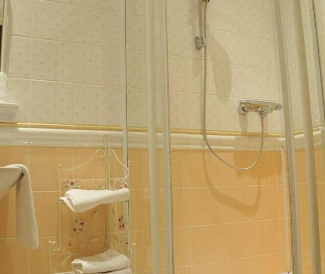 Отель Hôtel De Paris