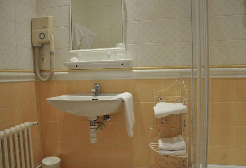 هتل Hôtel De Paris