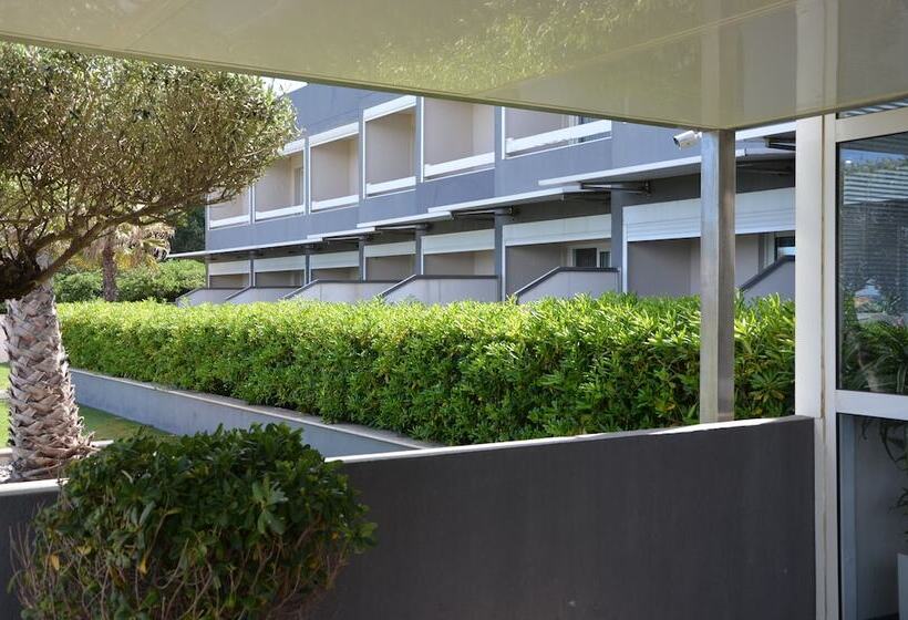 Отель Hôtel La Plage