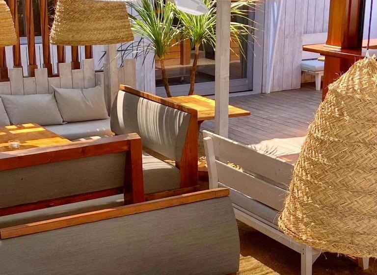 Отель Hôtel La Plage