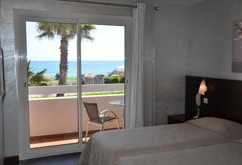 Отель Hôtel La Plage