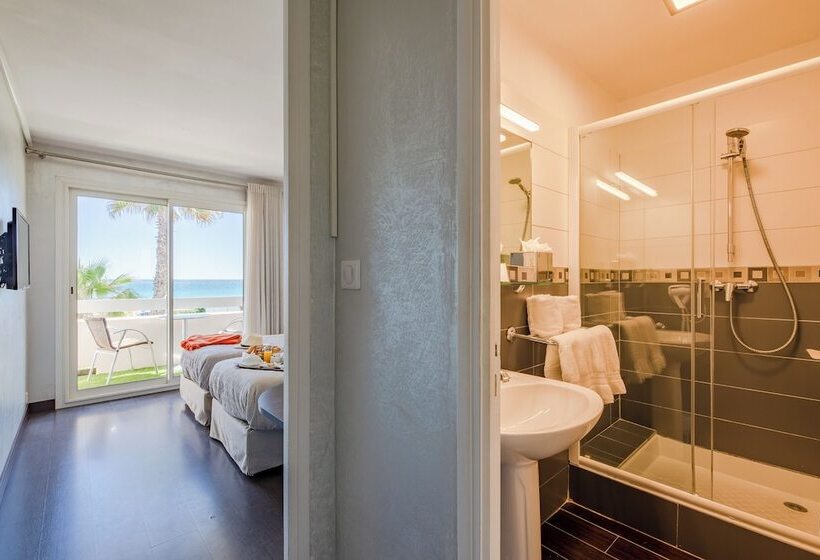 Отель Hôtel La Plage