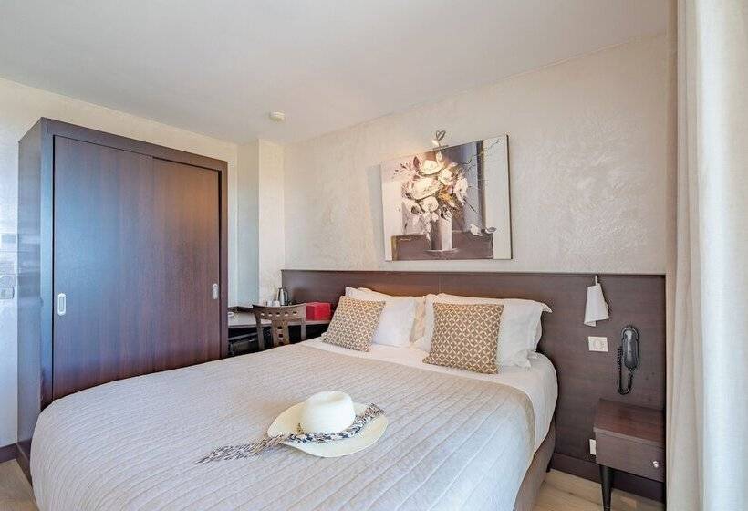 Отель Hôtel La Plage