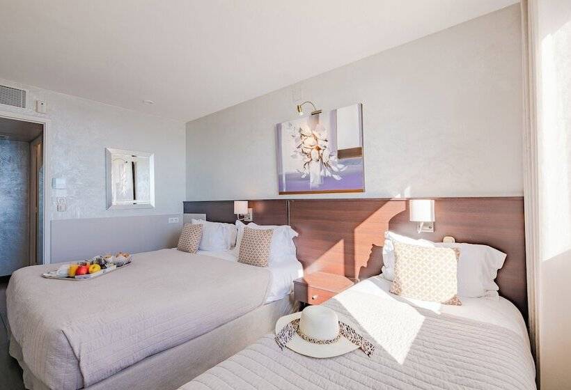 Отель Hôtel La Plage
