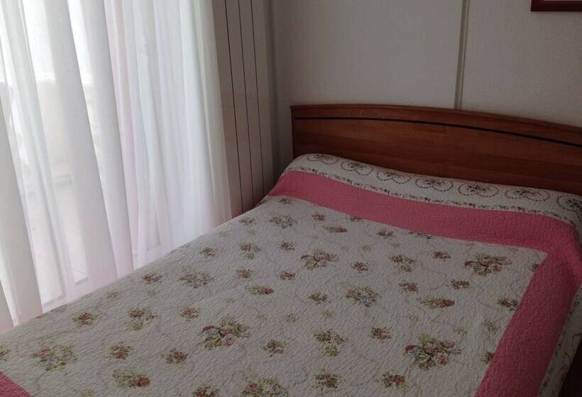 בית מלון כפרי Hôtel Le Magenta