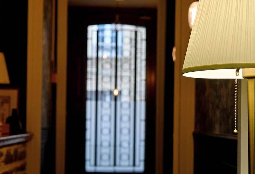 ホテル Hôtel Le Tiburon