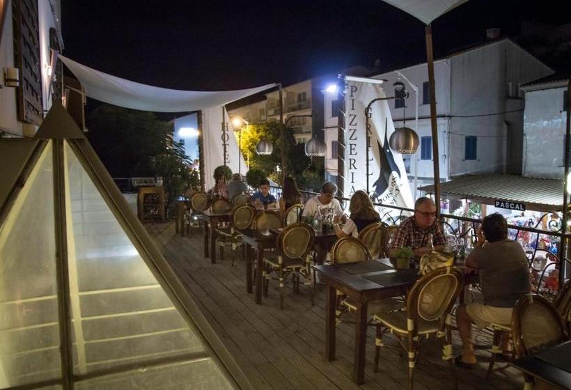 Отель Hôtel Les 3 Terrasses