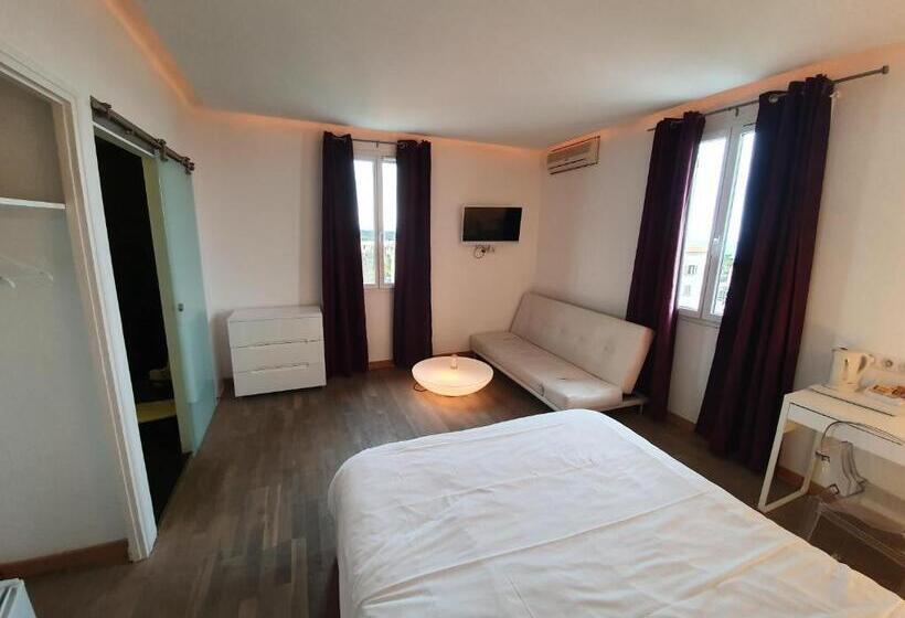 Отель Hôtel Les 3 Terrasses