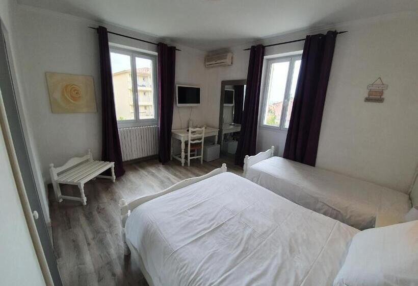 Отель Hôtel Les 3 Terrasses