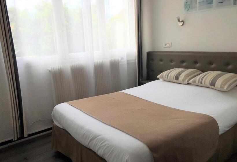 ホテル Auberge Les Mufliers   Hôtel Les Forges