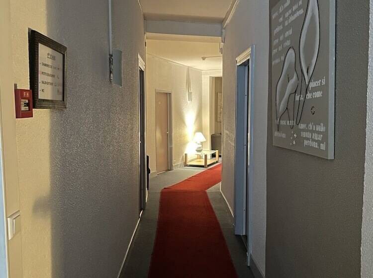 Отель Contact Hôtel Les Platanes Villeneuve Sur Lot Centre