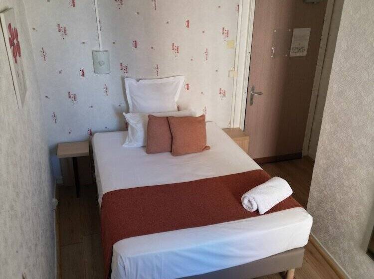 Отель Contact Hôtel Les Platanes Villeneuve Sur Lot Centre