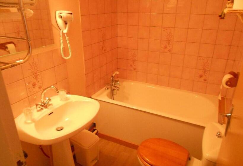 Отель Hôtel L'orée Du Bois