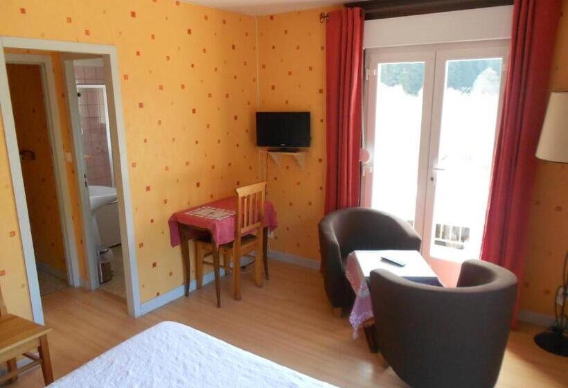 Отель Hôtel L'orée Du Bois