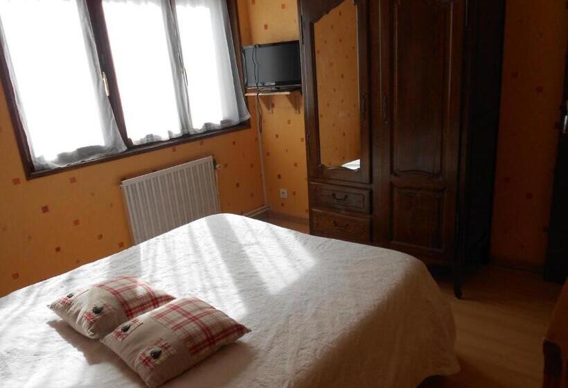 Отель Hôtel L'orée Du Bois