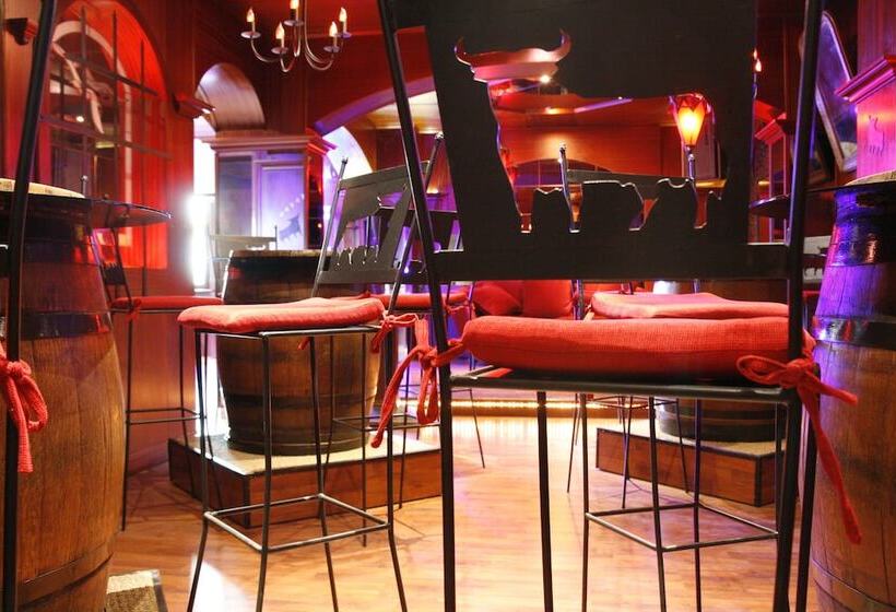 Отель Hôtel Majuscule