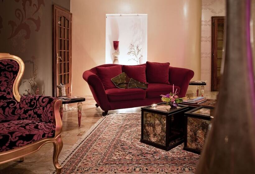 Отель Hôtel Majuscule