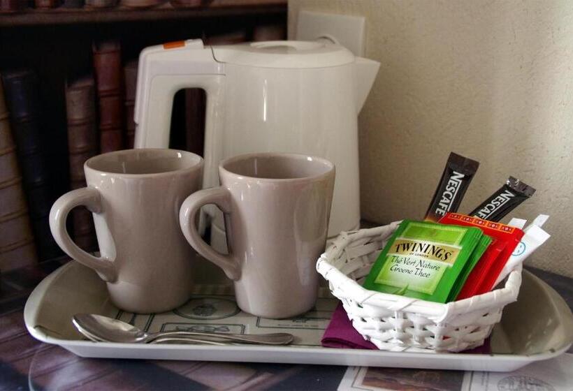 Отель Hôtel Mille Et Une Feuilles