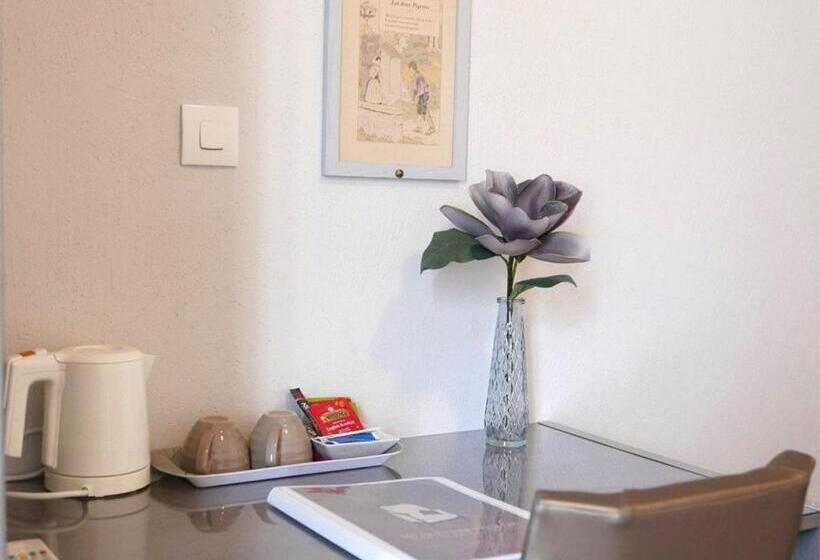 Отель Hôtel Mille Et Une Feuilles