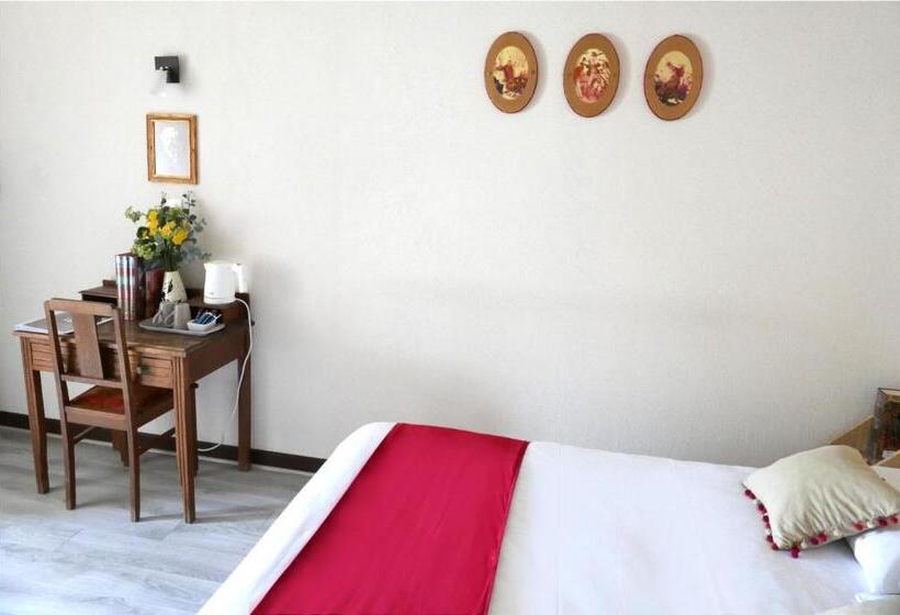 Отель Hôtel Mille Et Une Feuilles