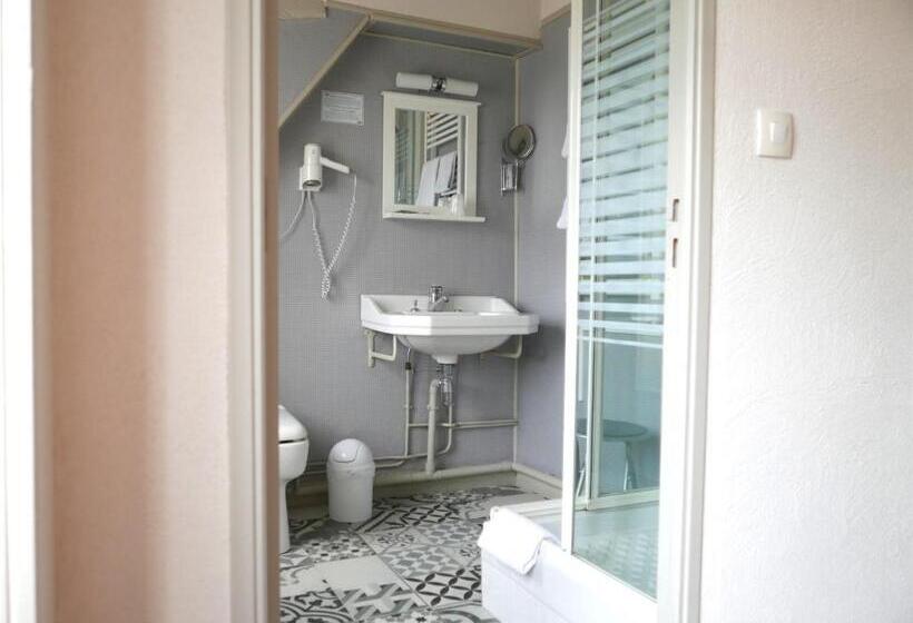 Отель Hôtel Mille Et Une Feuilles