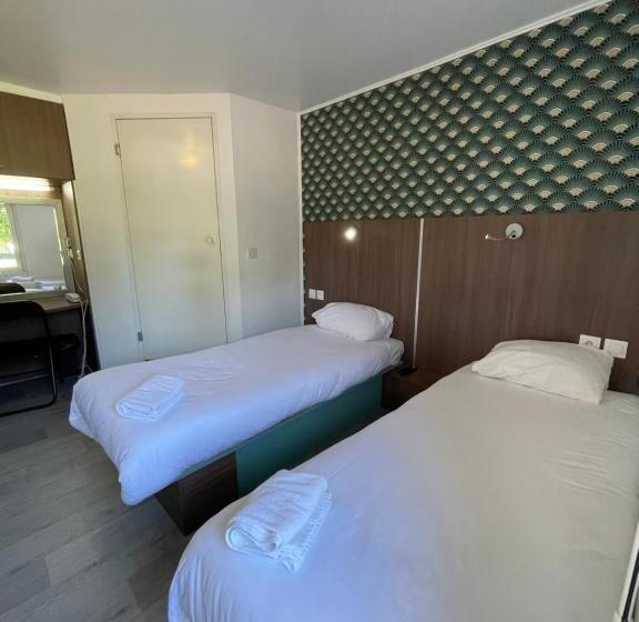 בית מלון כפרי Kyriad Direct Val De Reuil
