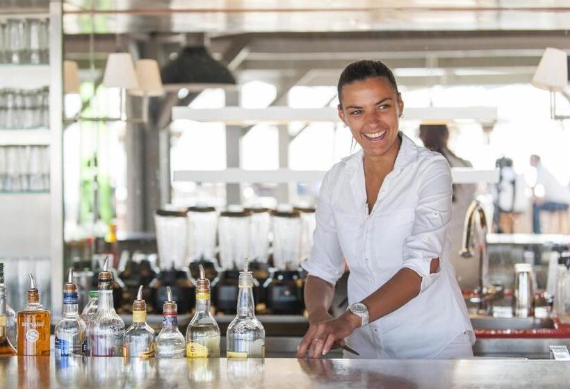 בית מלון כפרי La Corniche