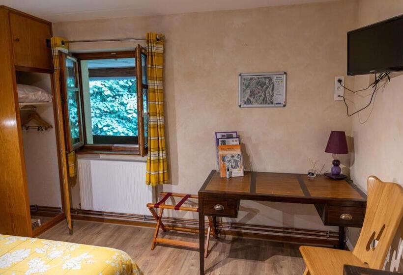 Отель Le Bouton D'or