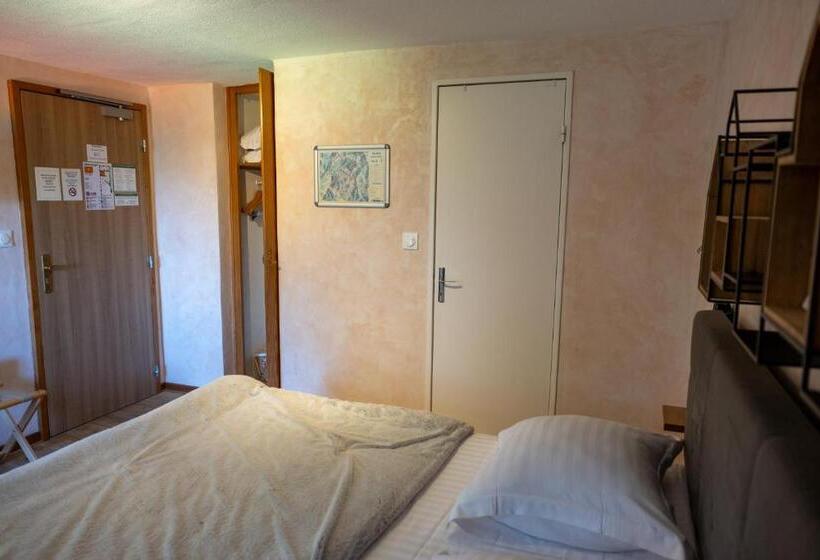 Отель Le Bouton D'or