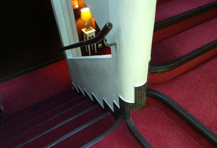 Отель Le Cambronne