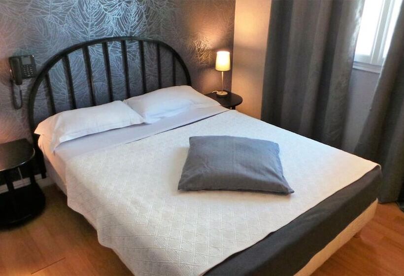 Отель Le Cambronne