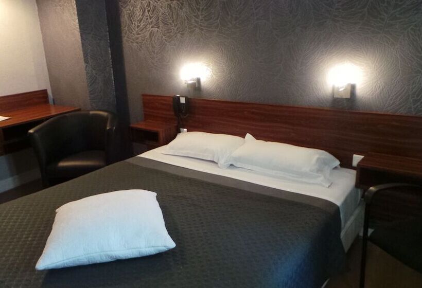 Отель Le Cambronne