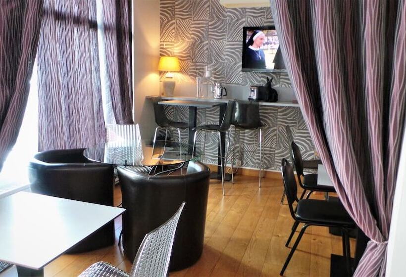 Отель Le Cambronne