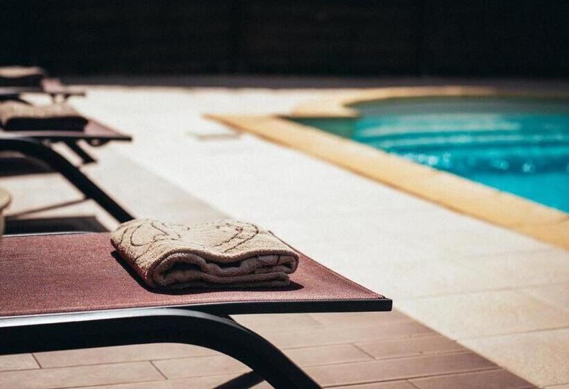 هتل Le Manoir Saint Thomas