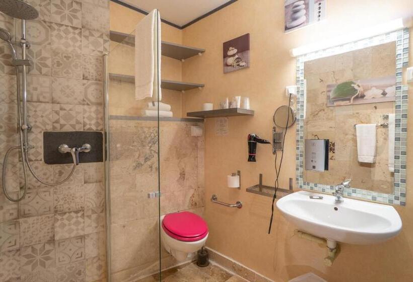 בית מלון כפרי Le President Gare Nimes Pont Du Gard