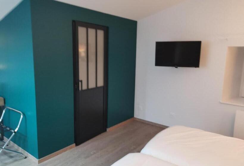 ホテル Logis Le Relais Du Chapeau Rouge