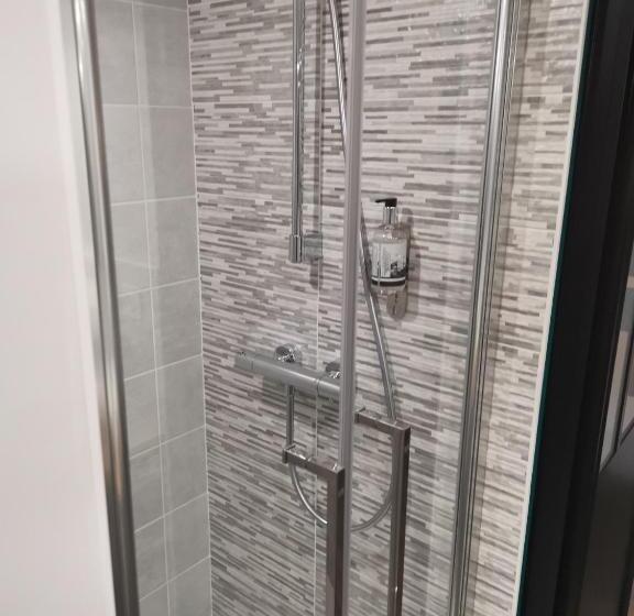 ホテル Logis Le Relais Du Chapeau Rouge