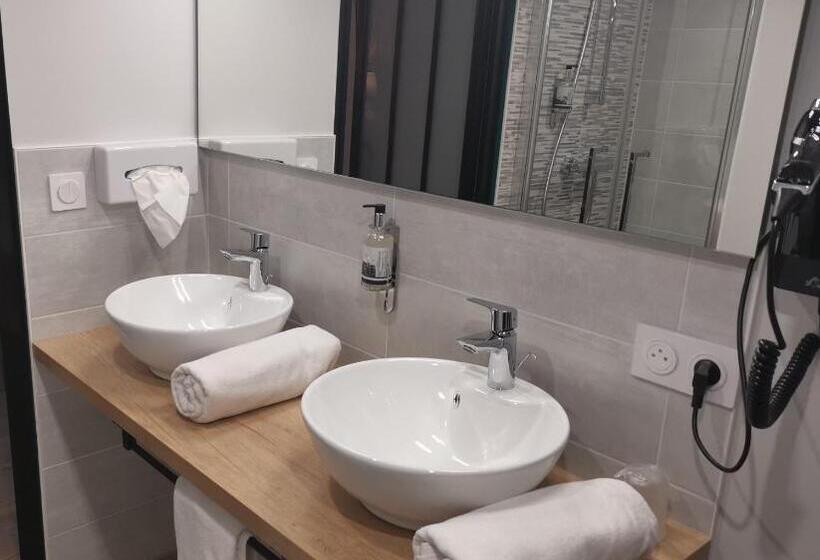 ホテル Logis Le Relais Du Chapeau Rouge