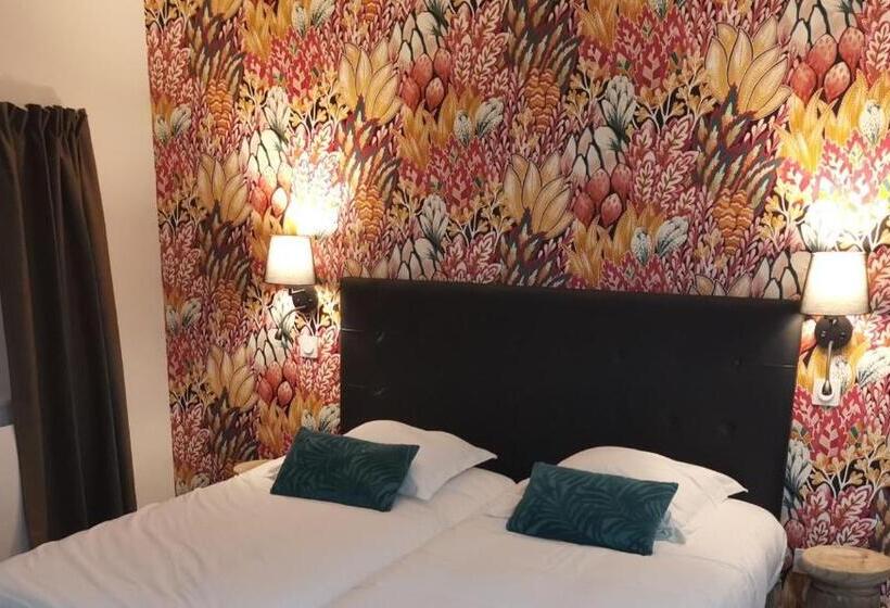 ホテル Logis Le Relais Du Chapeau Rouge