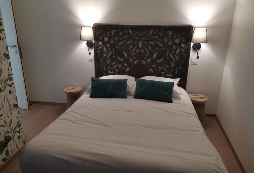 ホテル Logis Le Relais Du Chapeau Rouge