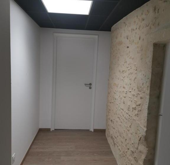 ホテル Logis Le Relais Du Chapeau Rouge