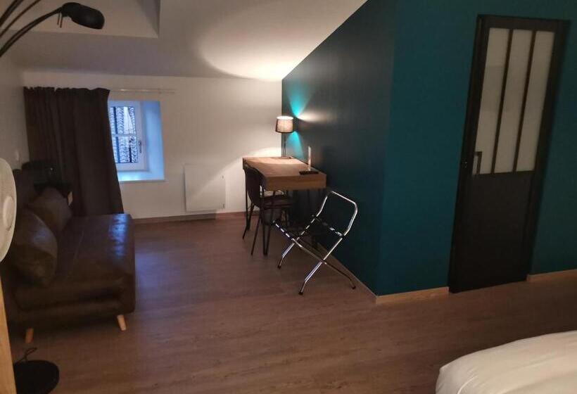 ホテル Logis Le Relais Du Chapeau Rouge