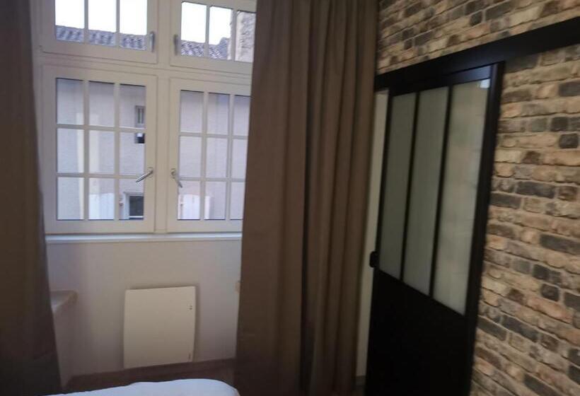 ホテル Logis Le Relais Du Chapeau Rouge