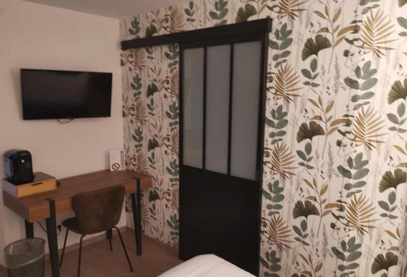 ホテル Logis Le Relais Du Chapeau Rouge