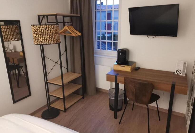 ホテル Logis Le Relais Du Chapeau Rouge